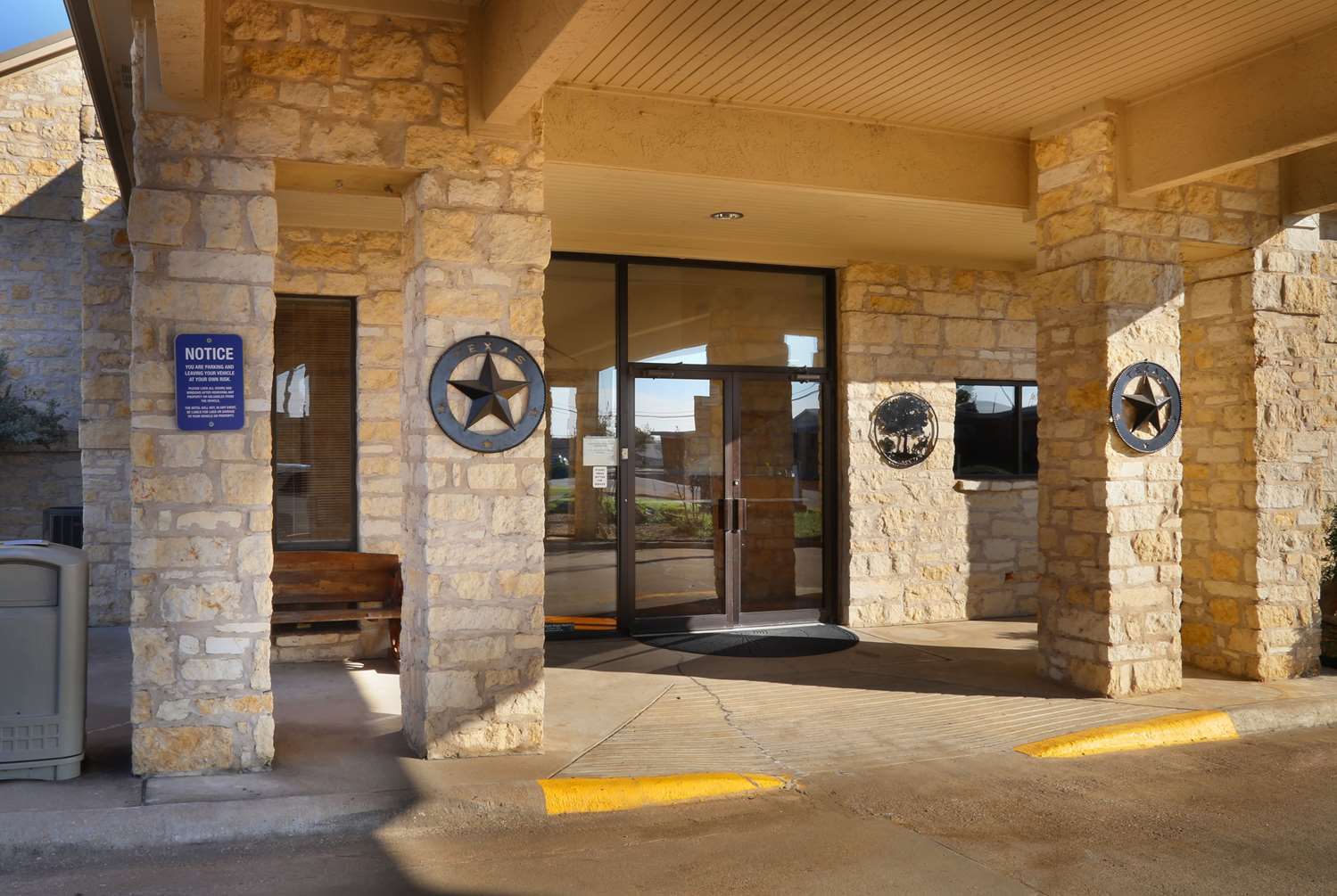Days Inn Suites Llano 19/36
