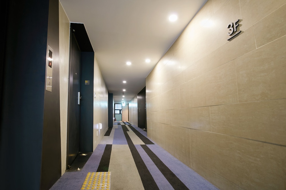 Tria Hotel 57/62