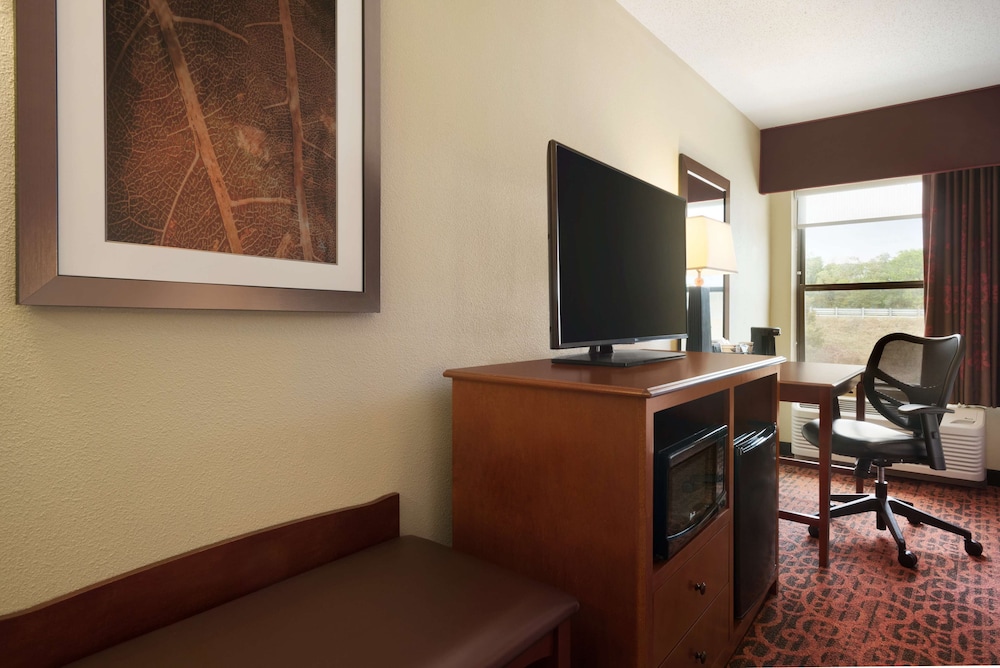 Hampton Inn Battle Creek 31/34