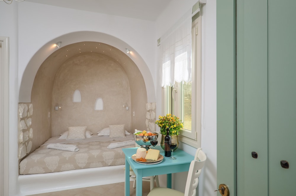 Naxos Euphoria Suites 55/69