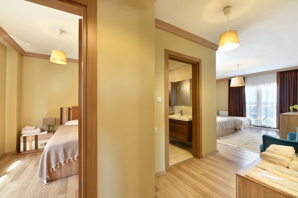 Dessera Vineyards Hotel 40/40