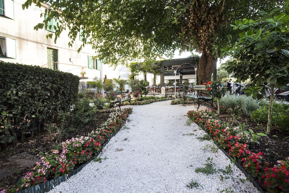 Hotel Pasike 64/77
