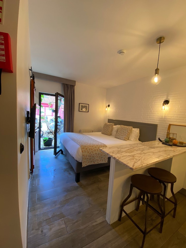 Storytellers Villas 20/50