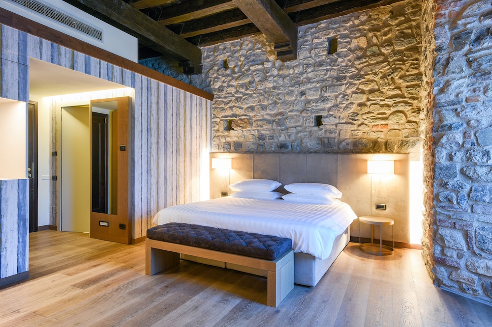 Hotel Castello Di Casiglio 20/79