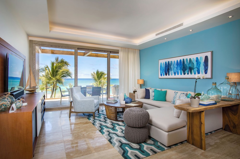 2 Bedrooms, Suite, 1 King and 2 Queen Beds, Beach Front، Eden Roc At Cap Cana 3/5