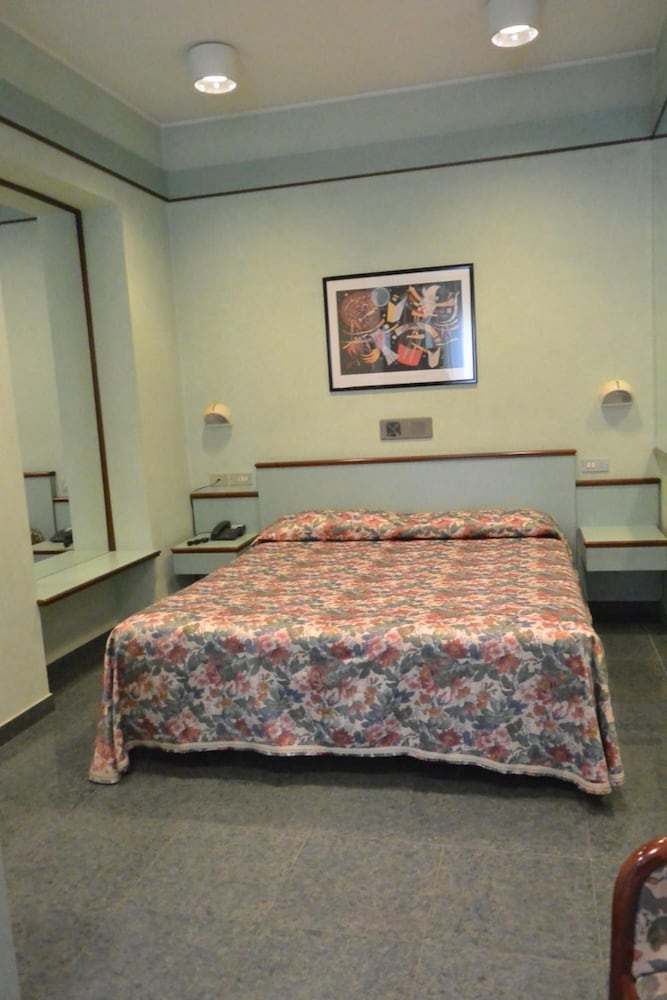 Le Petit Hotel 27/59