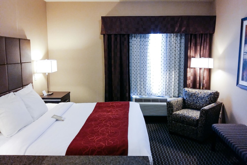 Comfort Suites Kelowna, BC 38/52