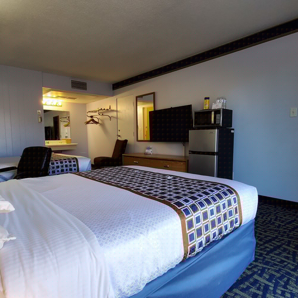 Hospitality Inn & Suites 14/37