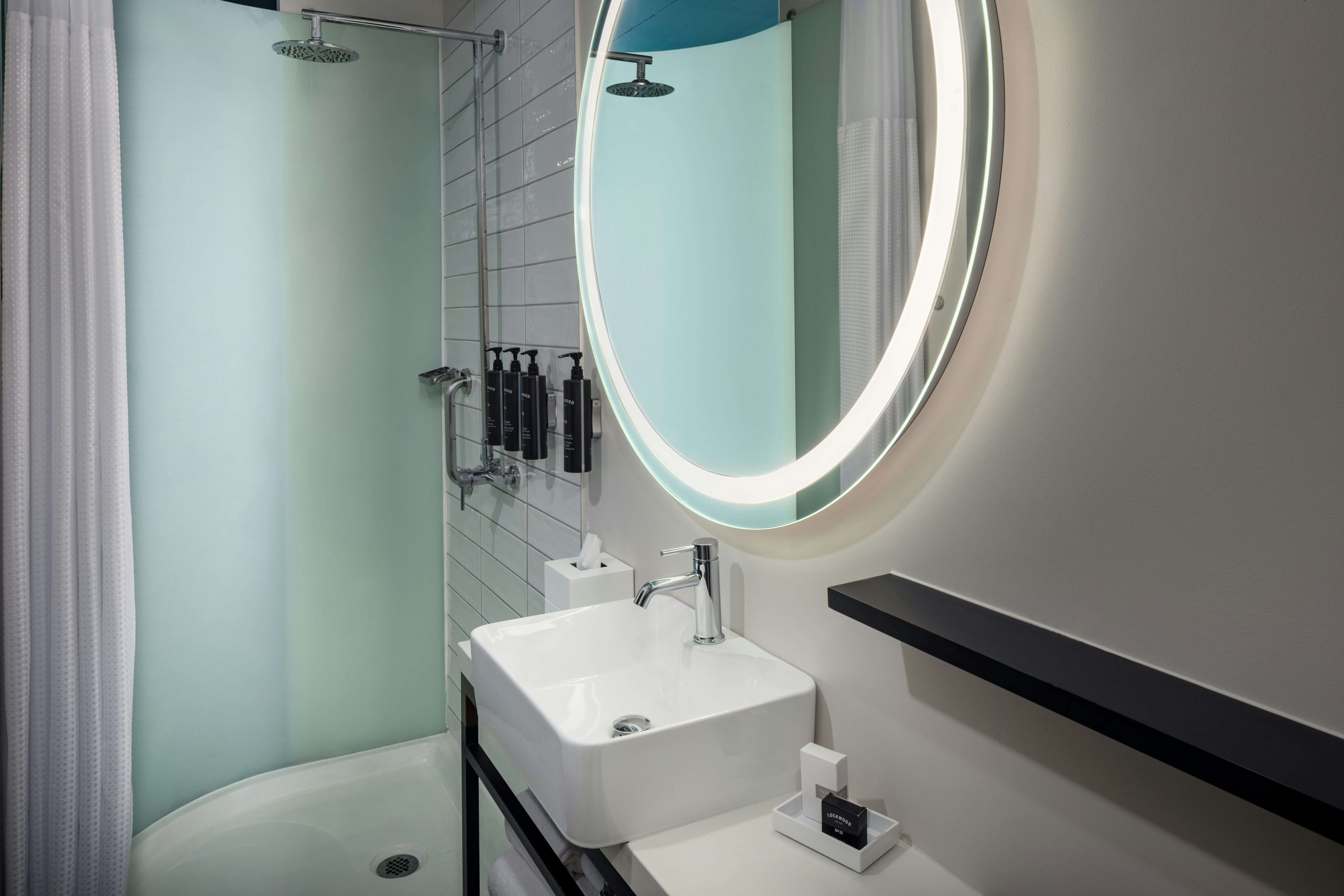 غرفة بسريرين مزدوجين لذوي الإعاقة، NYLO Dallas Plano Hotel, Tapestry Collection by Hilton 3/6