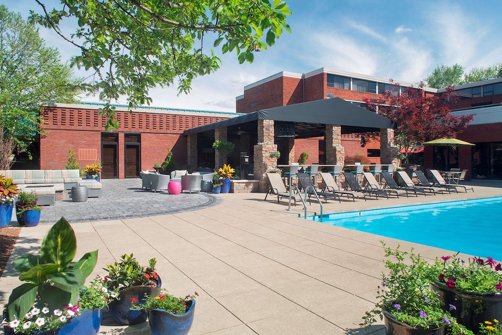 DoubleTree by Hilton Akron Fairlawn 48/50