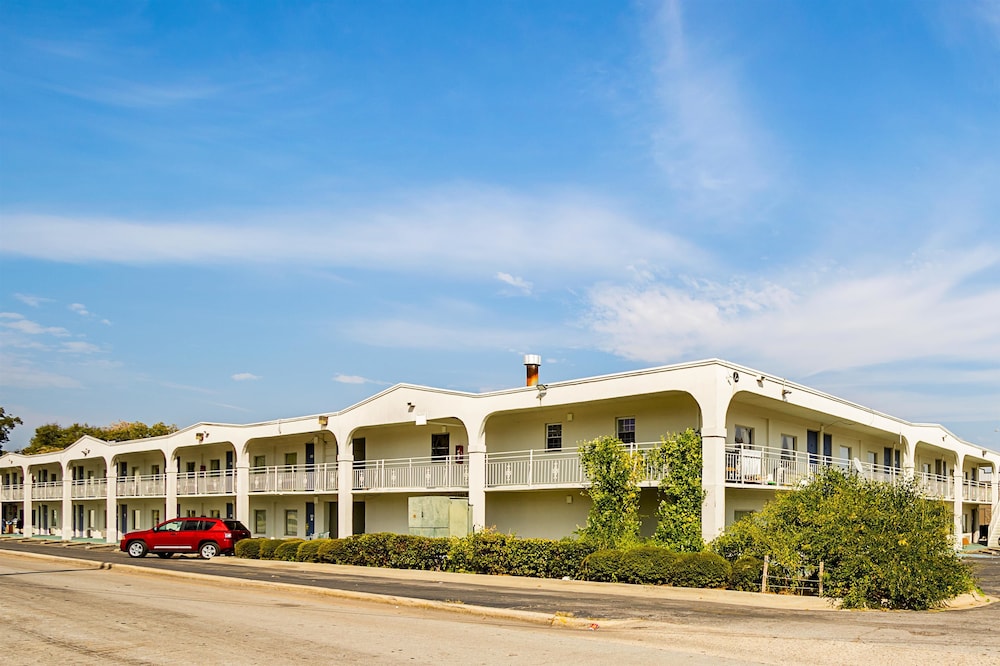 Clarion Pointe Decatur River City 3/41