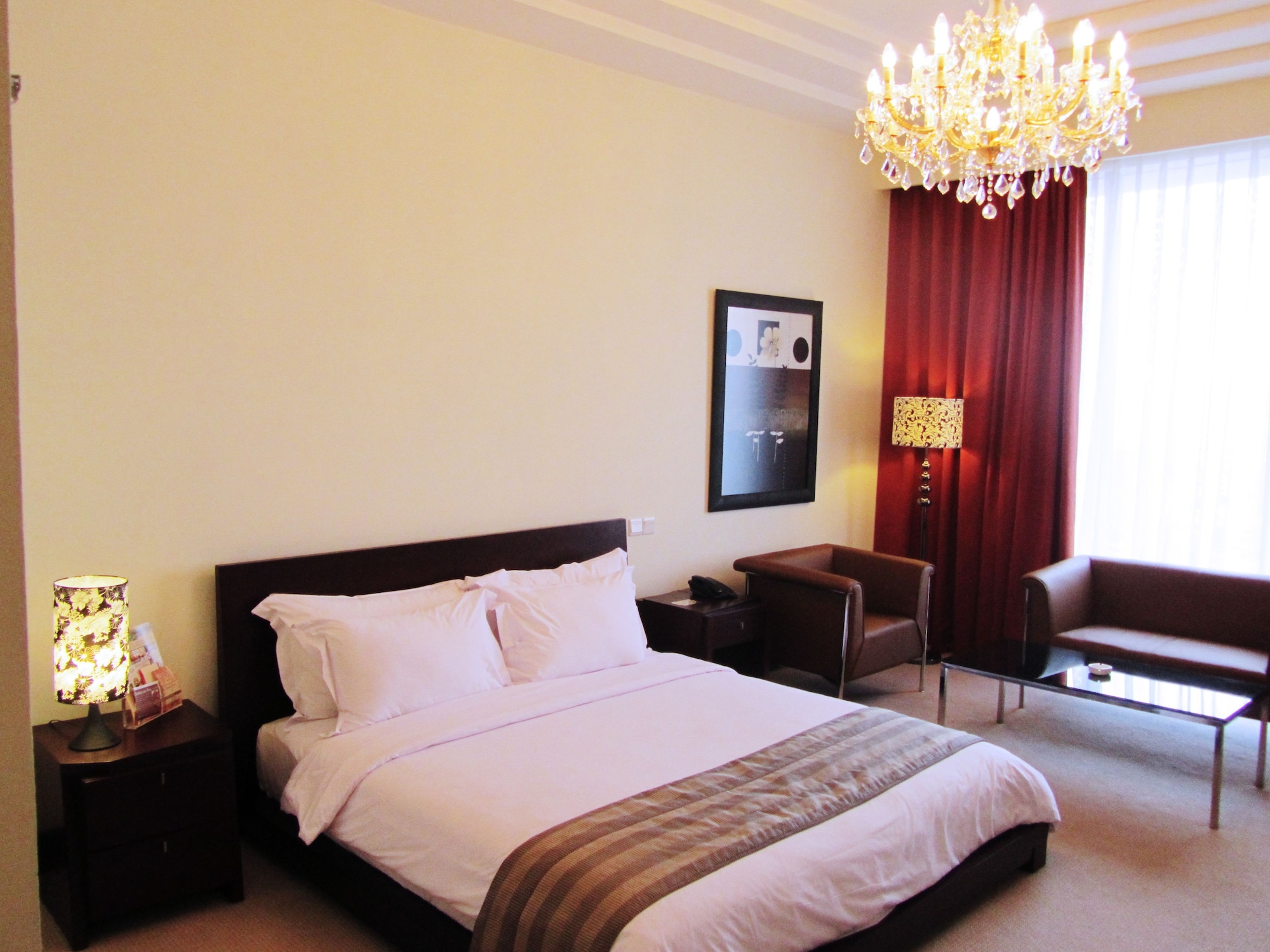 جناح بسرير كينج، Merlynn Park Hotel 2/10