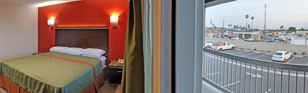 EPIC Hotel Pico Rivera 16/41