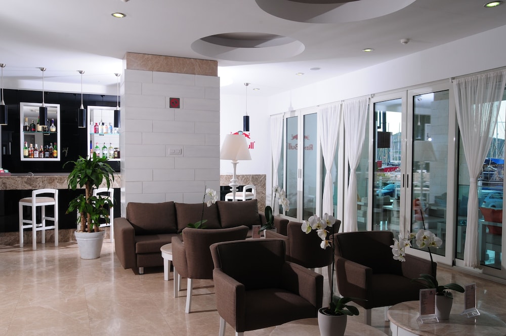 Alesta Yacht Hotel 35/74