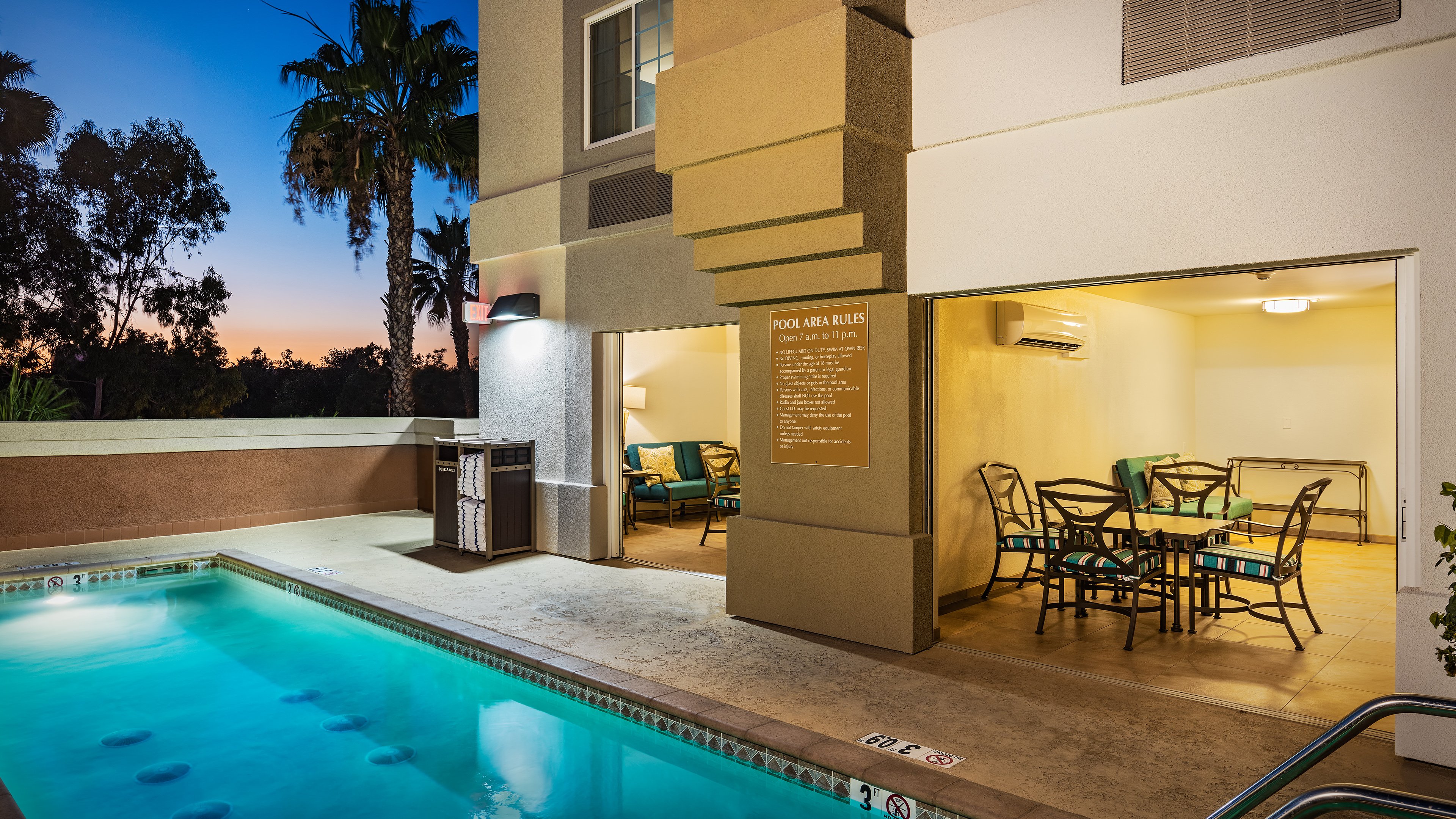 Candlewood Suites Anaheim - Resort Area 11/36
