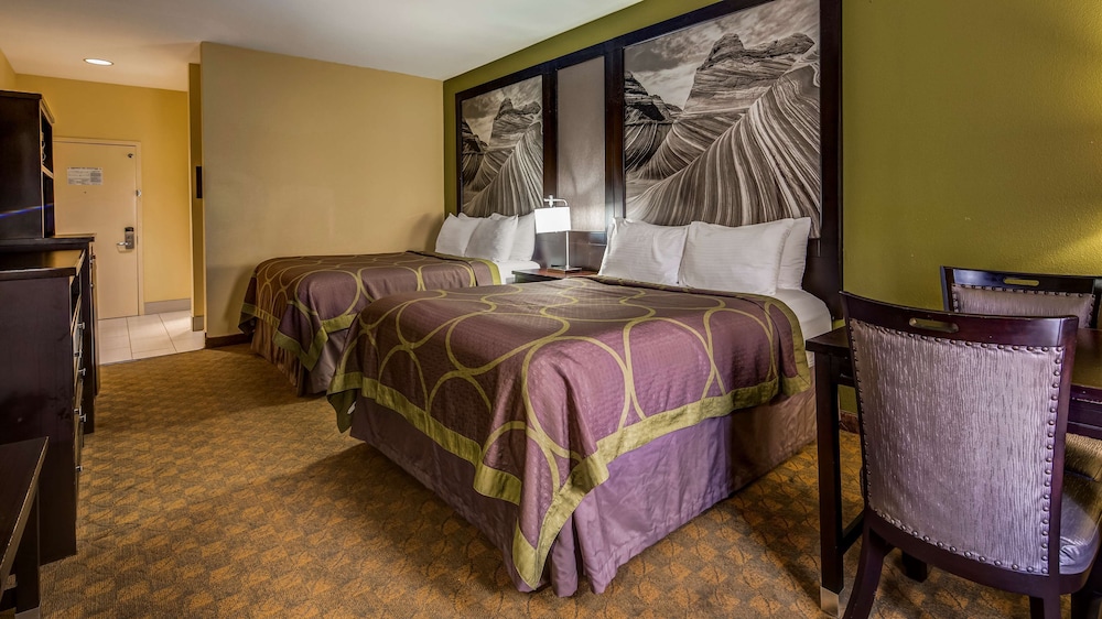 SURESTAY PLUS HOTEL BY BEST WESTERN ALVIN 12/36