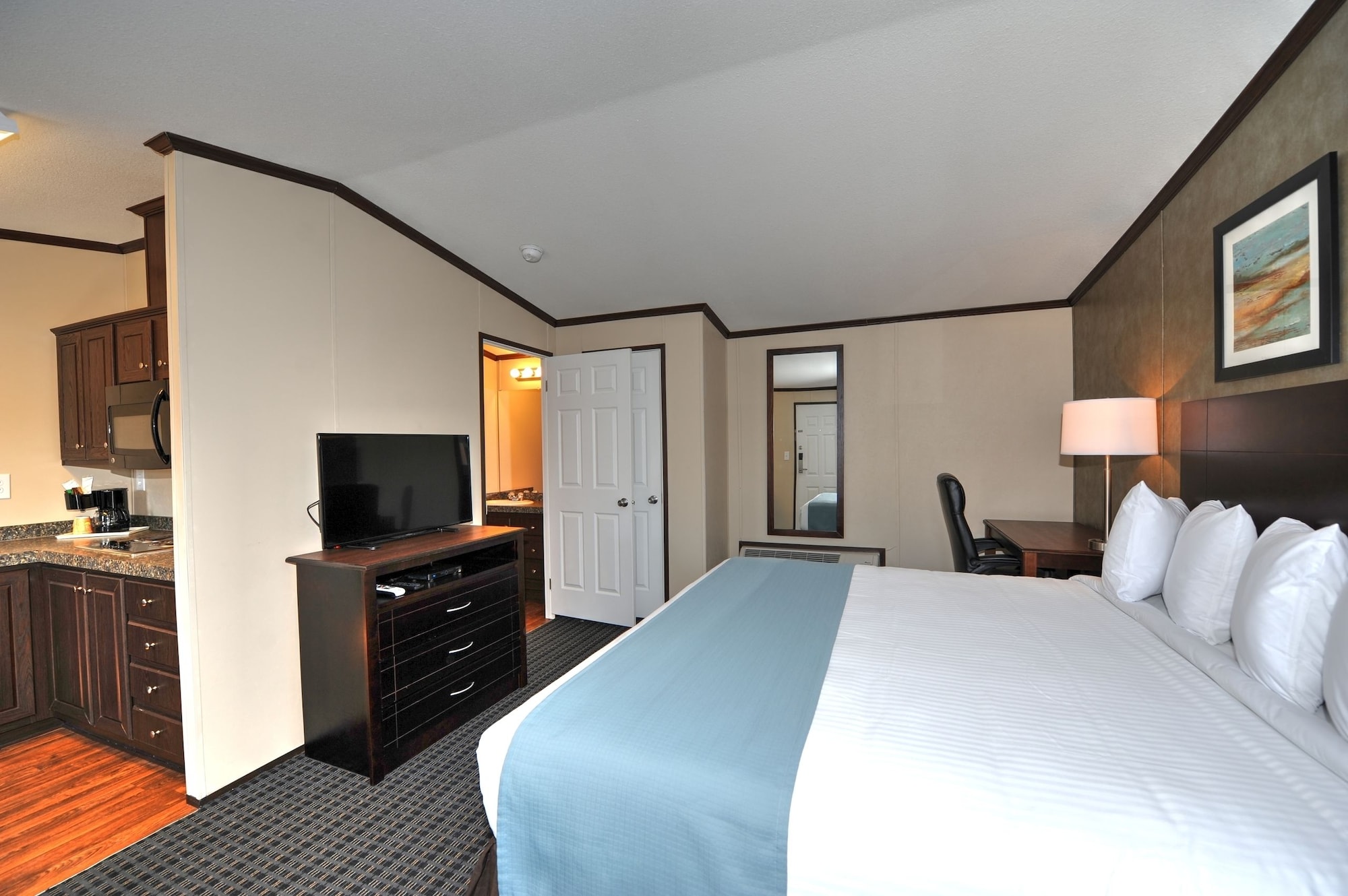 Room, King Bed, Kitchenette