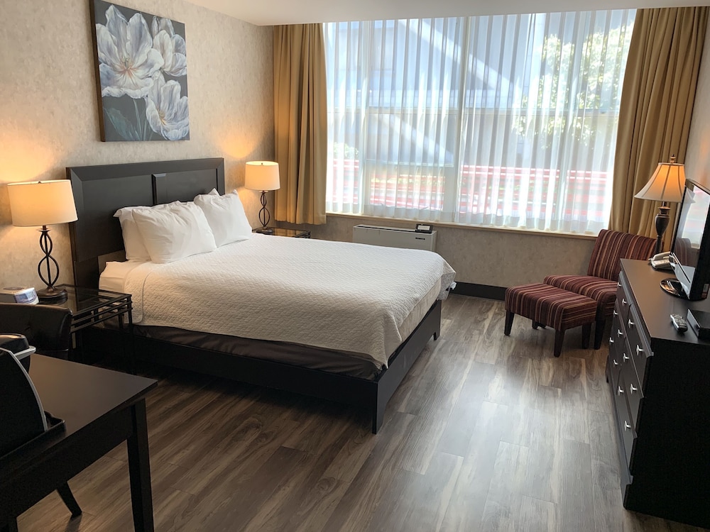 Lonsdale Quay Hotel 13/76
