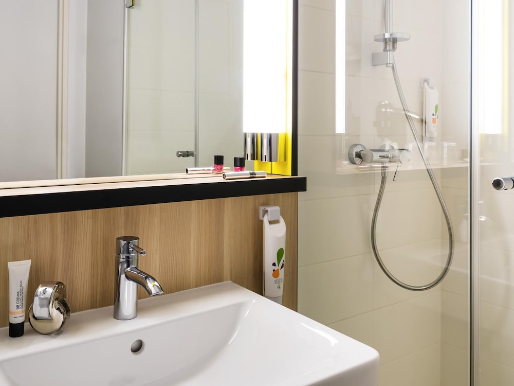 Ibis Styles Guyancourt Versailles 69/69