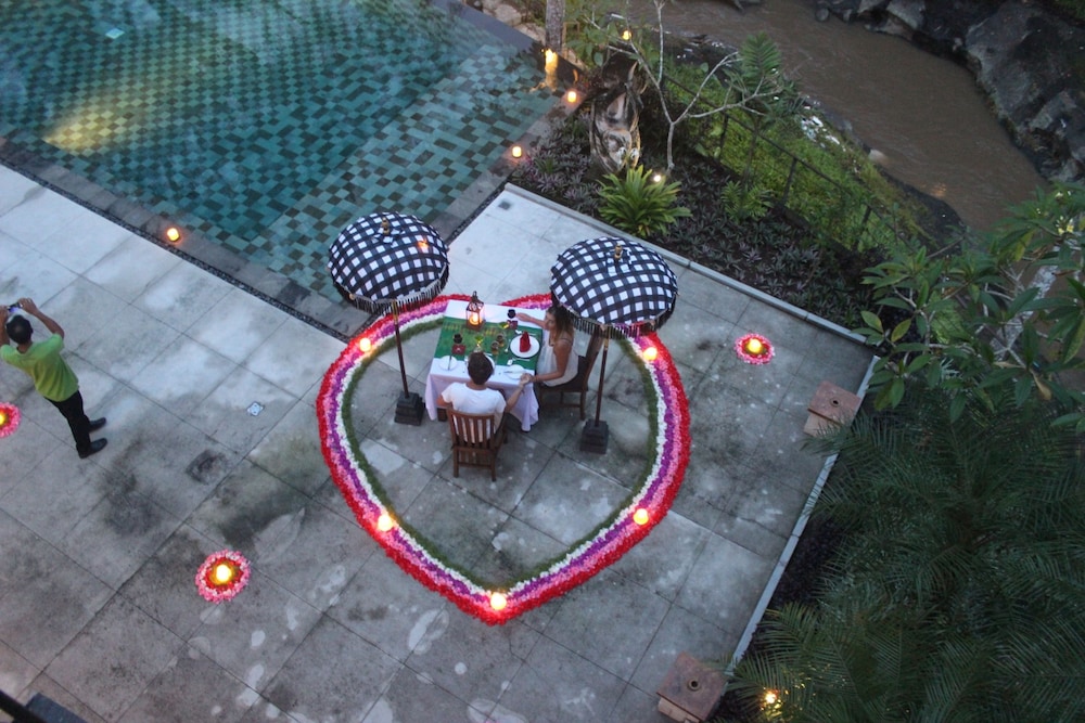 Labak River Hotel 67/71