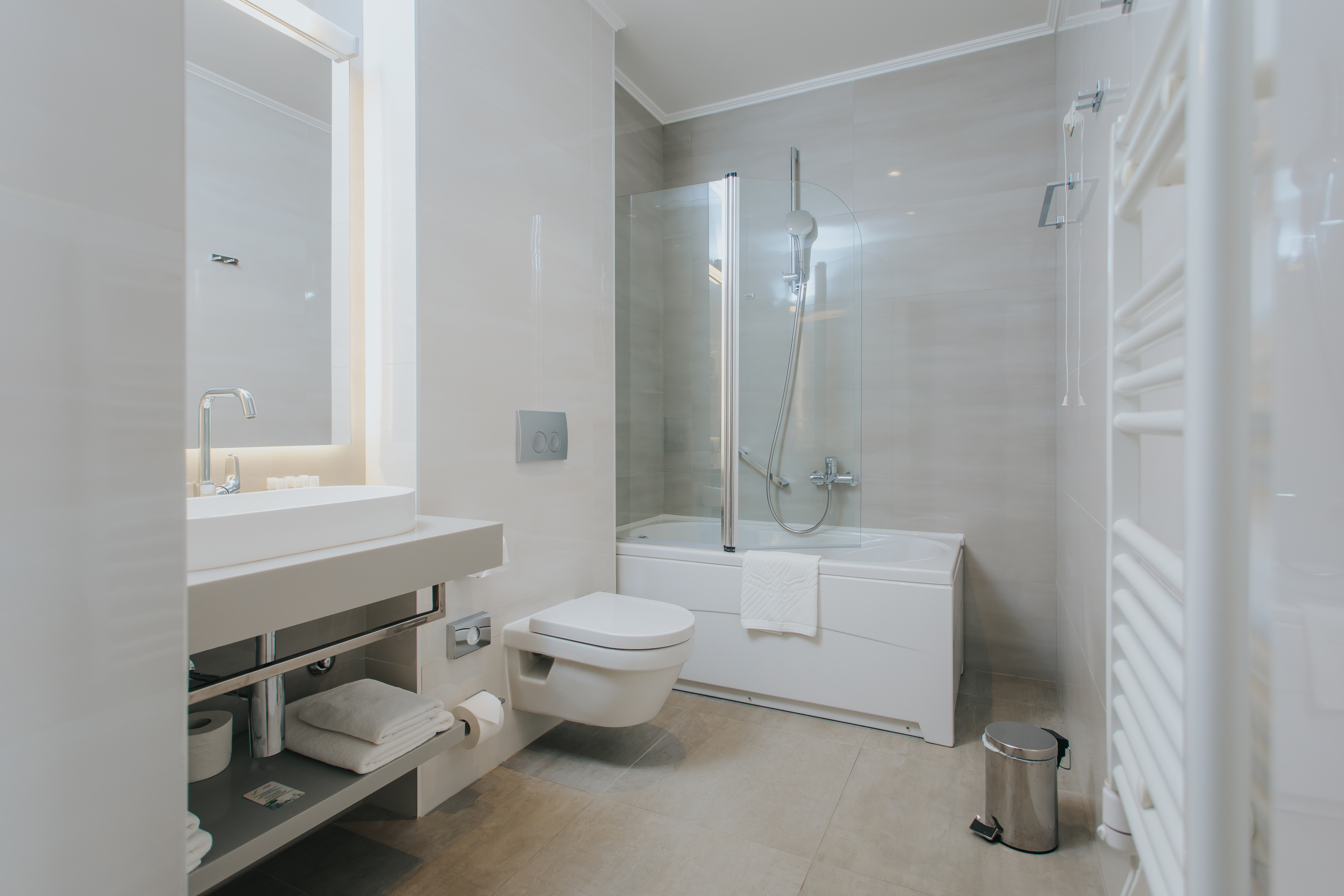 غرفة تنفيذية، Lero Hotel 8/9