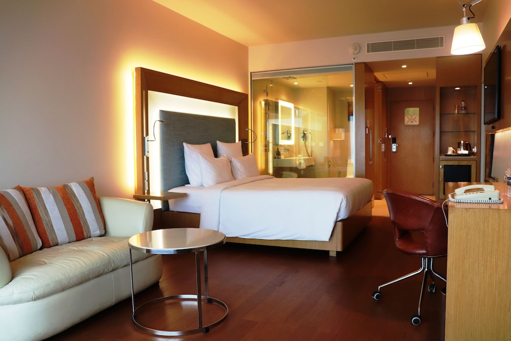 Novotel Visakhapatnam Varun Beach Hotel 30/75