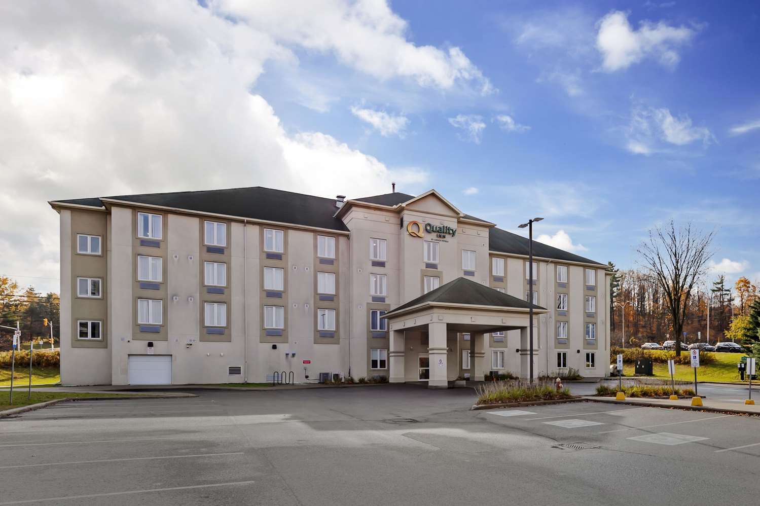Quality Inn Orleans, ON 52/53
