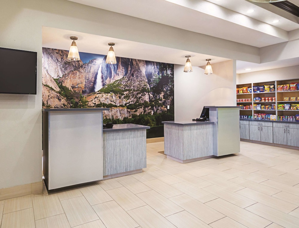 La Quinta Inn & Suites by Wyndham Fresno Northwest 8/44