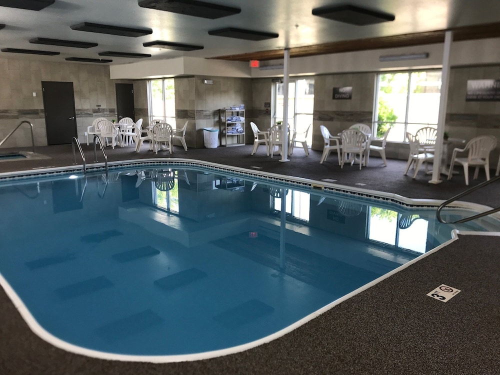 Expressway Suites Bismarck 1/65