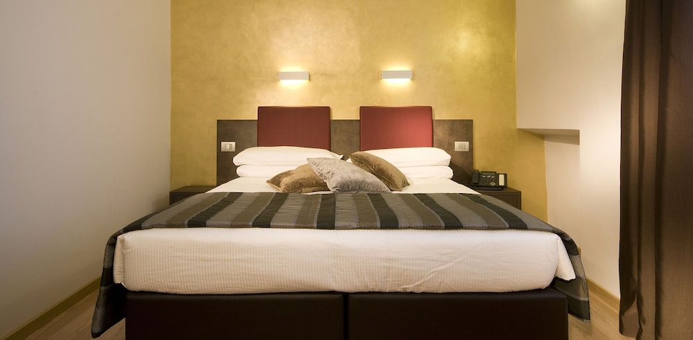 Trevi Hotel 39/79