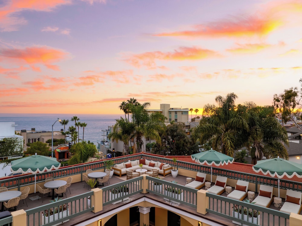 Laguna Brisas A Beach Hotel 4/50