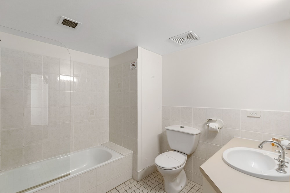 WHITE CREST LUXURY APARTMENTS 48/50