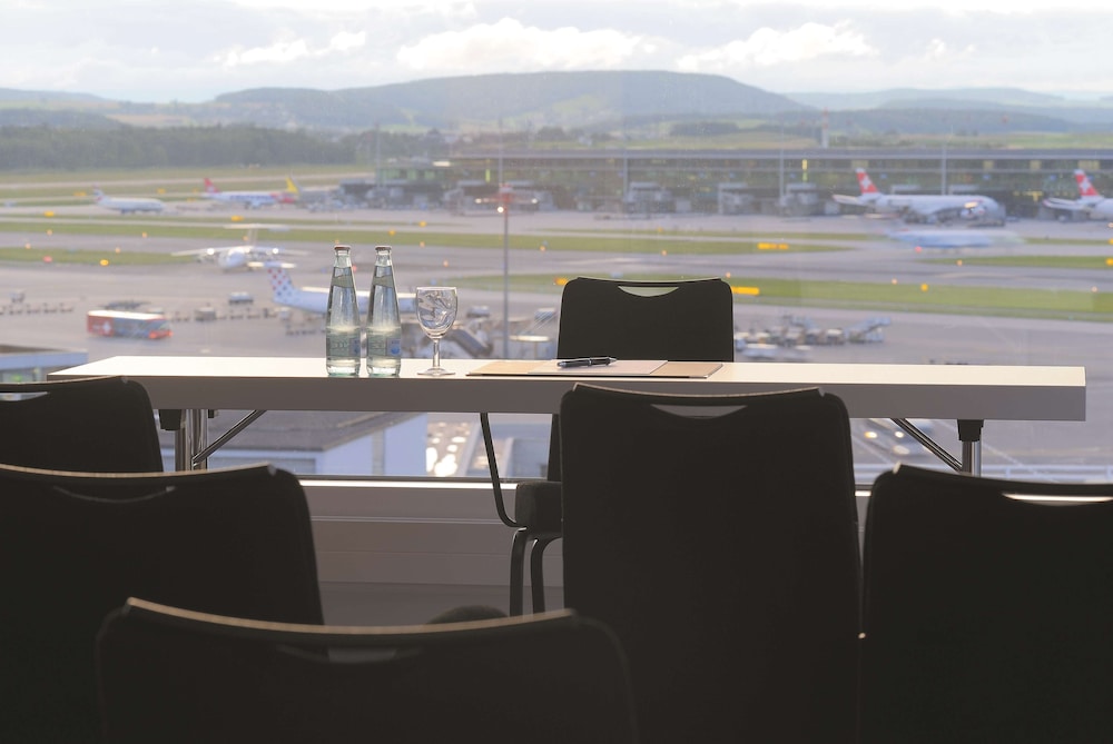 Radisson Blu Hotel Zurich Airport 71/72