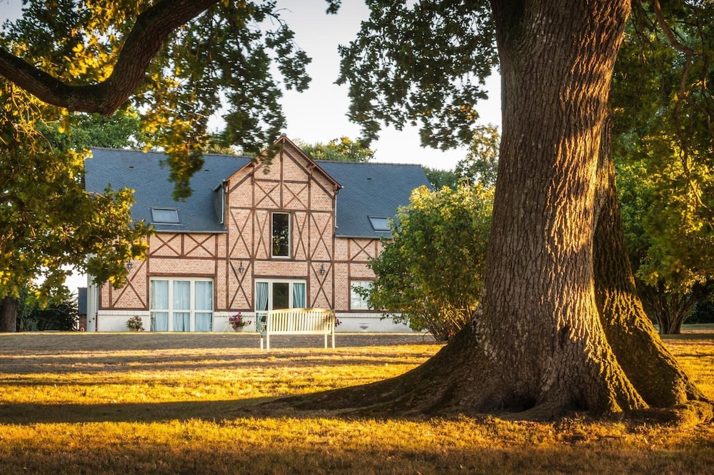 Chateau D'Apigne Rennes 40/50