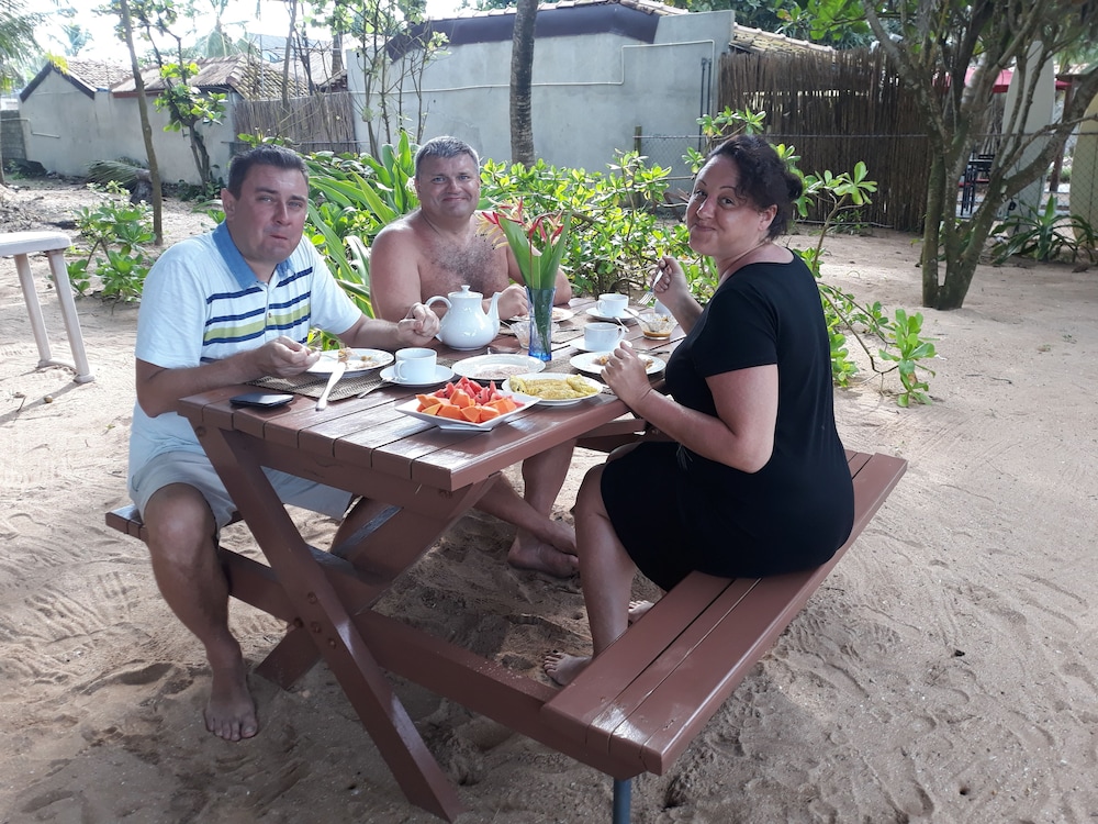Arcade Beach Hotel 7/50