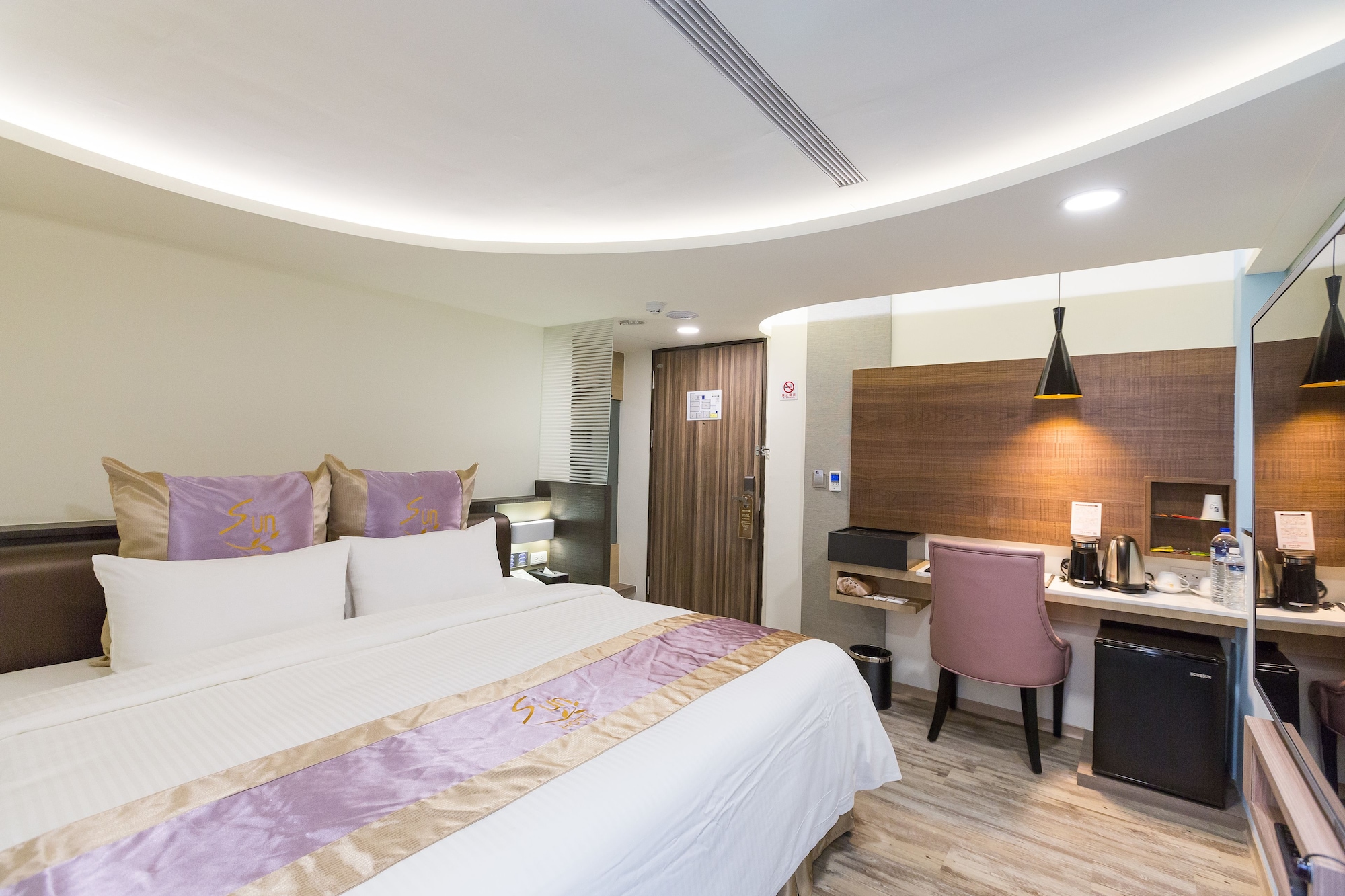 BUSINESS, DOUBLE BED