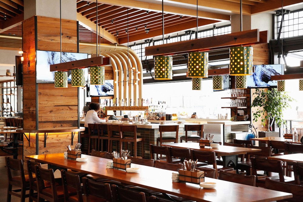 Hyatt Regency Tysons Corner Center 40/50