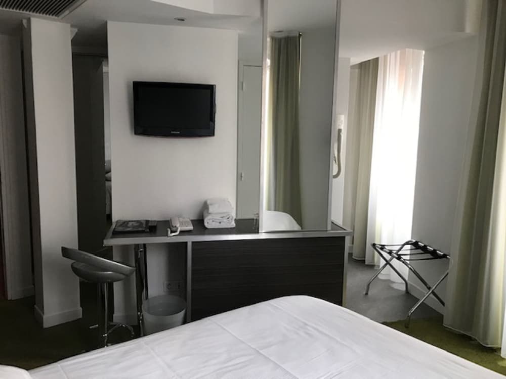 HOTEL LE COUSTURE 19/24