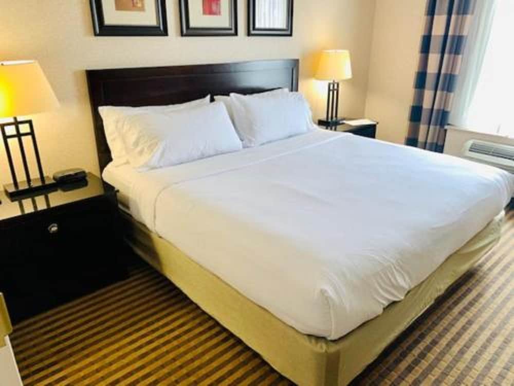 Newmarket Hotel And Suites 22/66