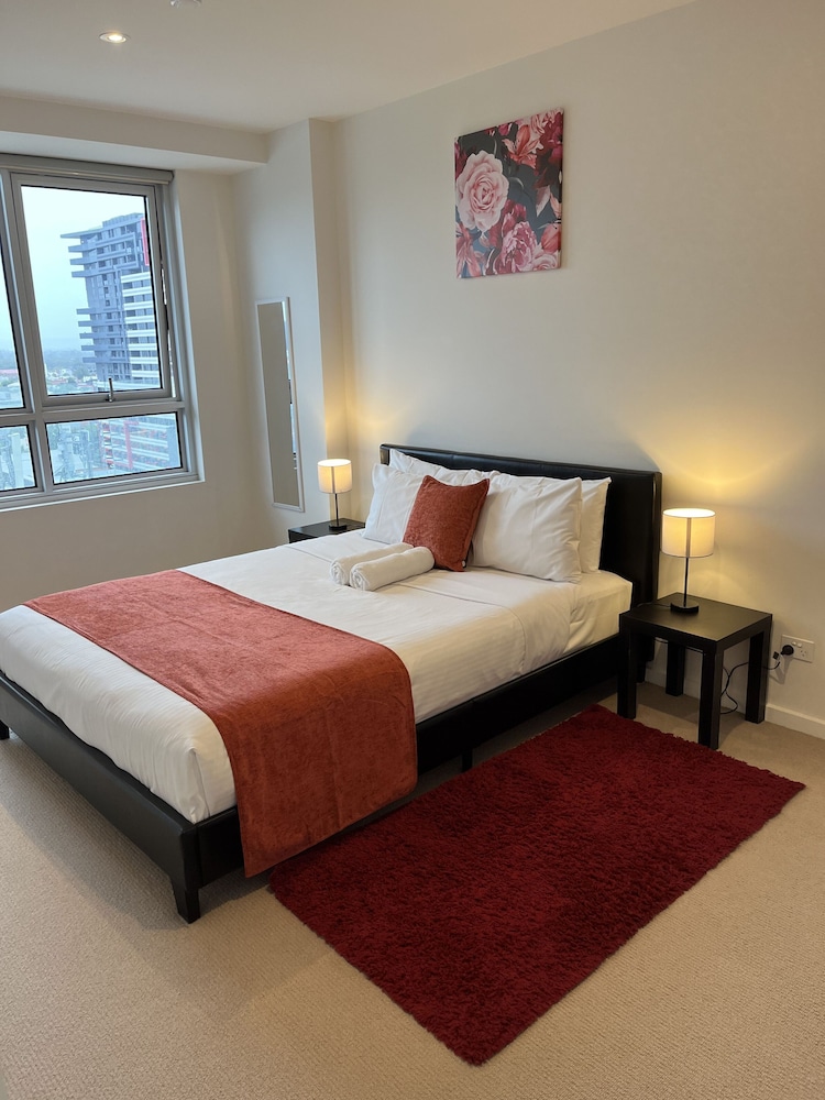 Tasha's Apartments on Morphett 13/50