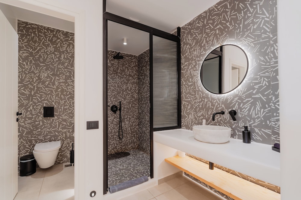 OLIVING MYKONOS LUXURY SUITES 48/50