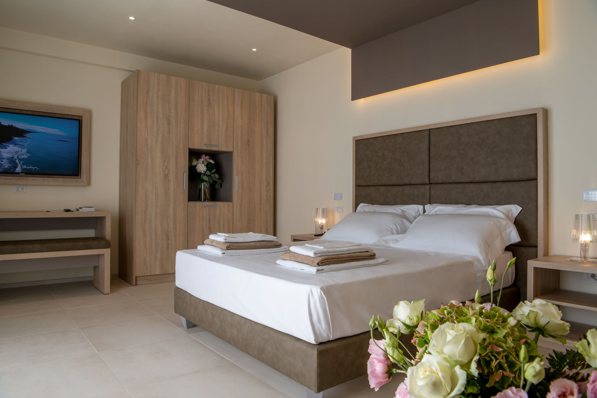 Deluxe, Single, Double Bed, Sea Front, Palace Lido Hotel and Suites 3/4