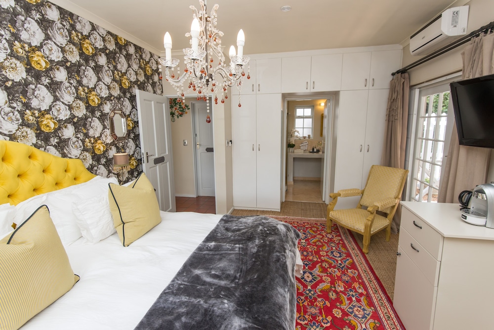 Rose, King Bed، Baruch Guest House 4/10