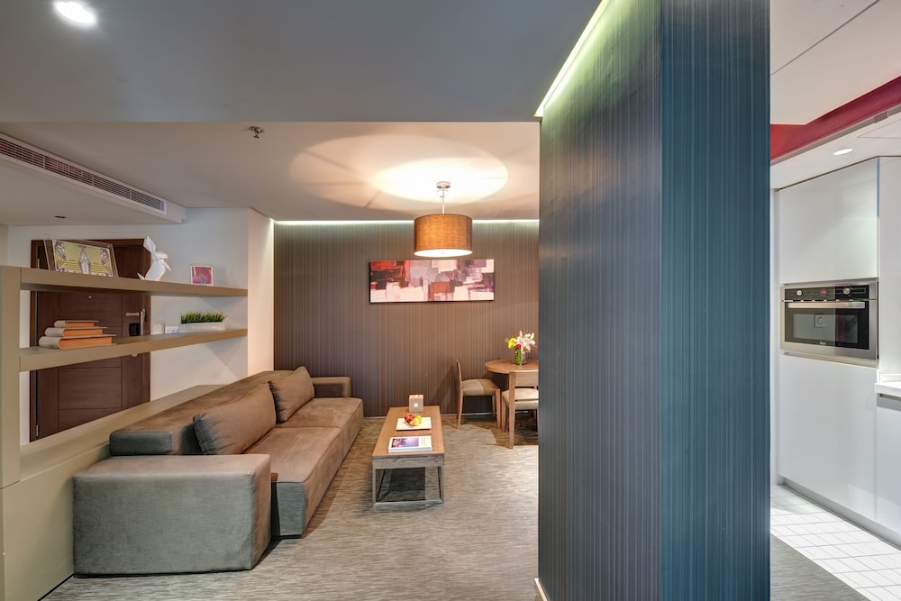 The 72 Hotel 33/49