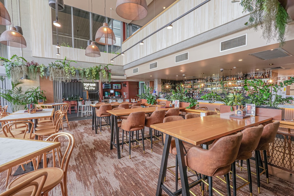Oaks Toowoomba Hotel 54/70