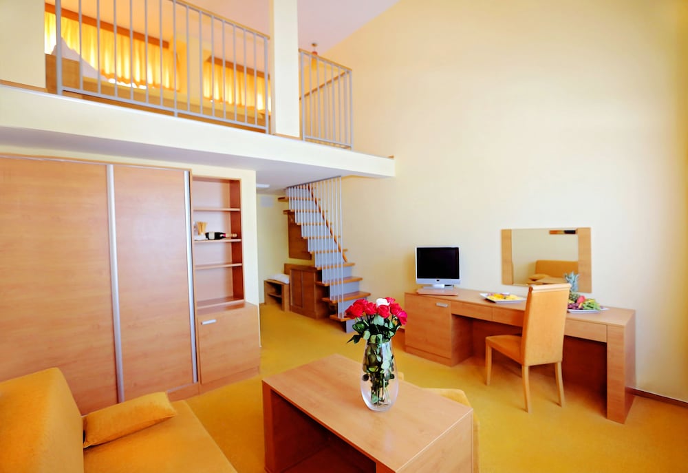 Hotel Aquacity Seasons 44/64
