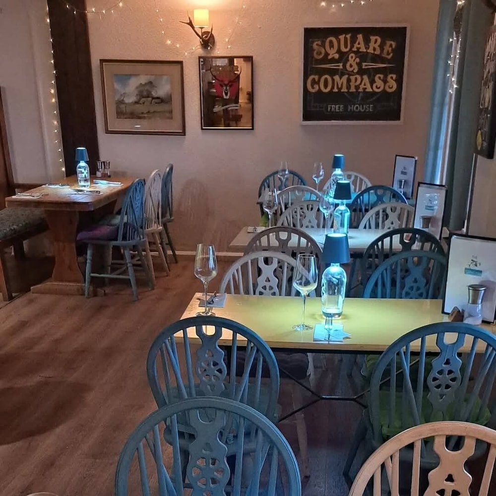 The Flying Fish Stables 14/21