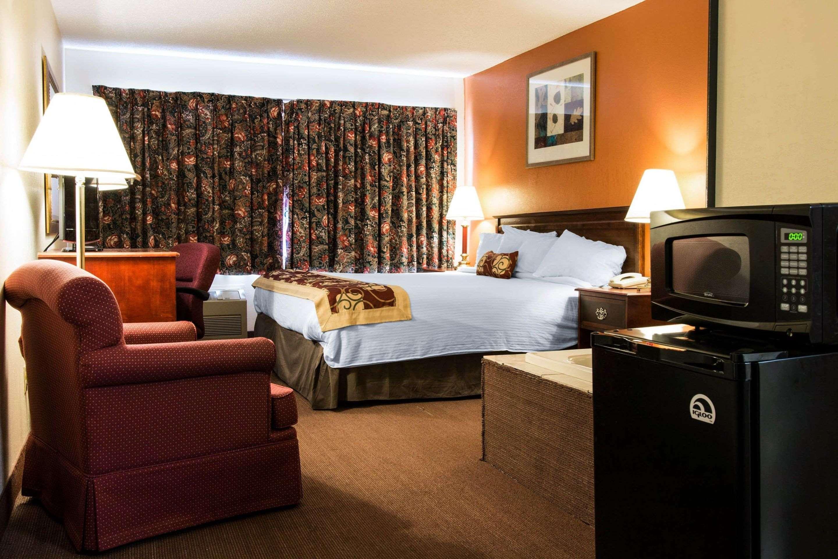 جناح بسرير كينج، Rodeway Inn Muskegon Airport MI 4/5
