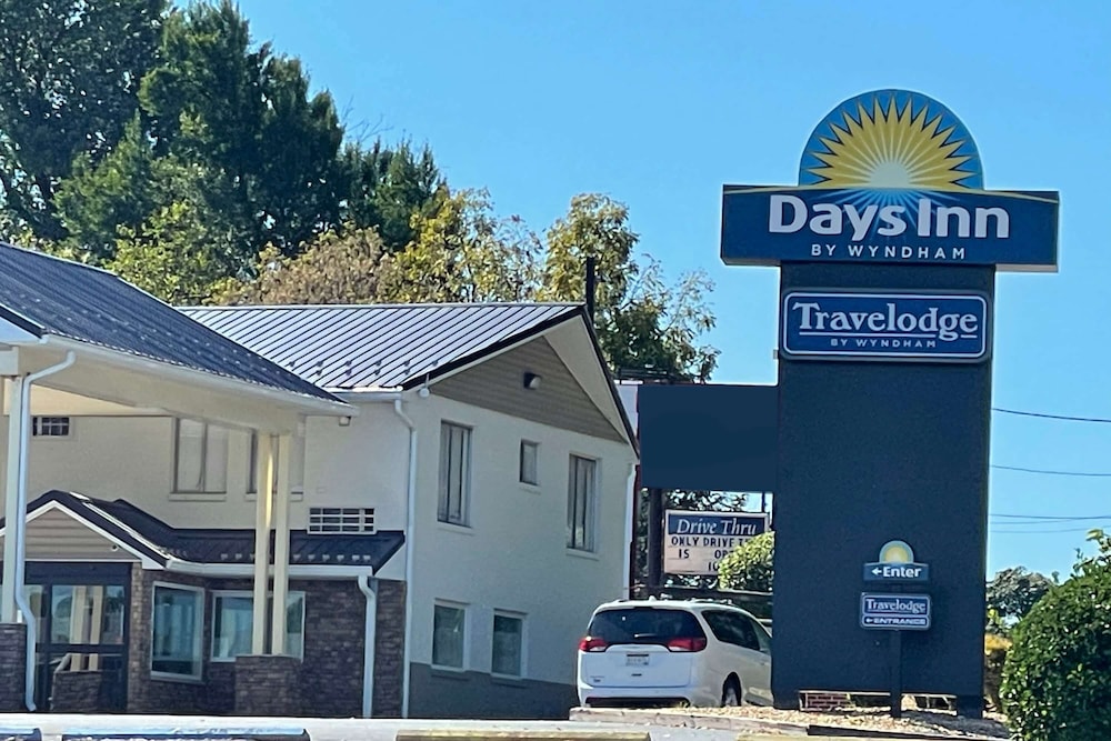 Travelodge by Wyndham Charles Town / Harpers Ferry 2/28
