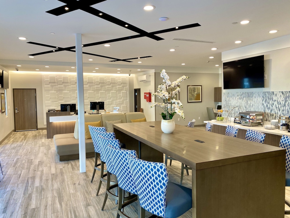 Days Inn & Suites By Wyndham Beaumont West / I-10 & Walden 41/47